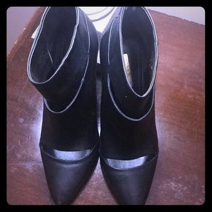 Slit toe genuine leather BCGB Booties